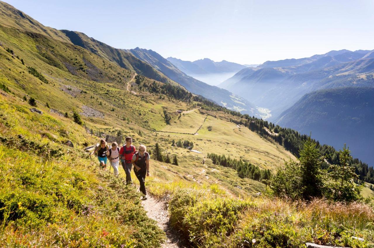 Alpenparks Montana Apartments Matrei in Osttirol Eksteriør billede